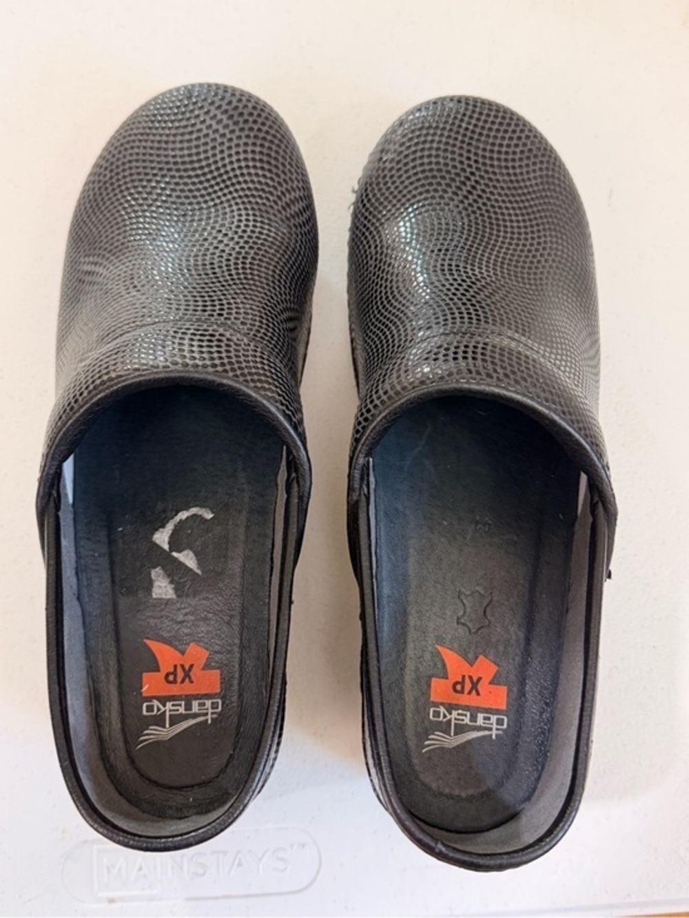 Dansko XP Professional Slip Resistant Black Caviar Leather Clogs Shoes Sz 41